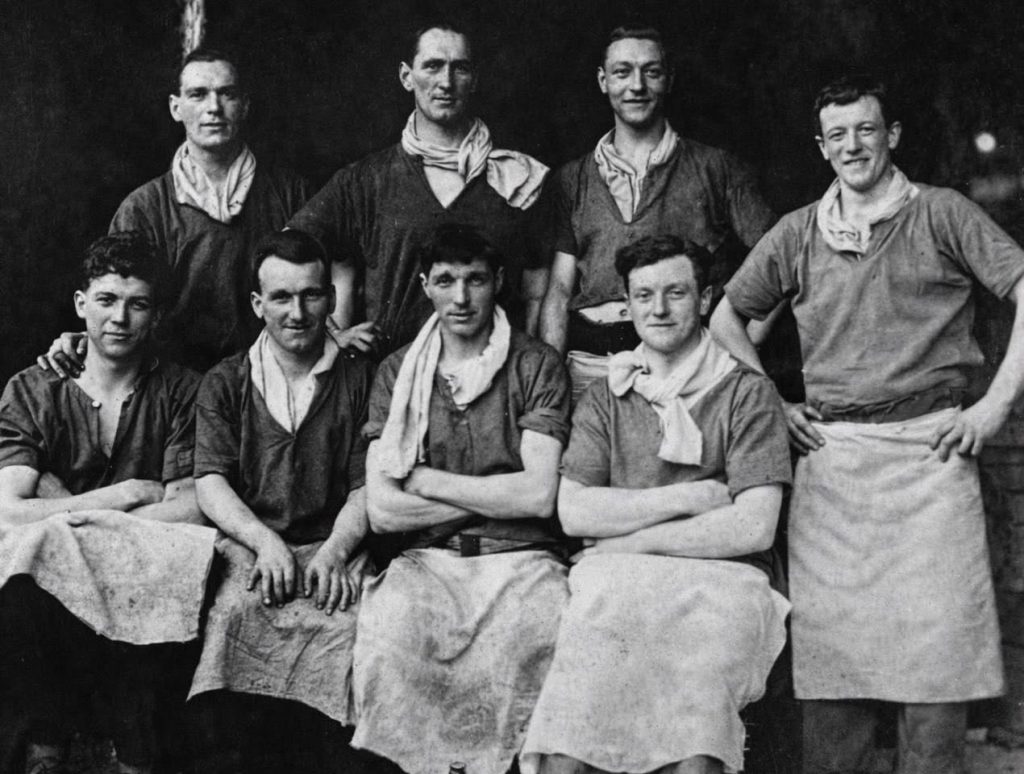 Kidwelly tinplate works hot rolls team around 1935